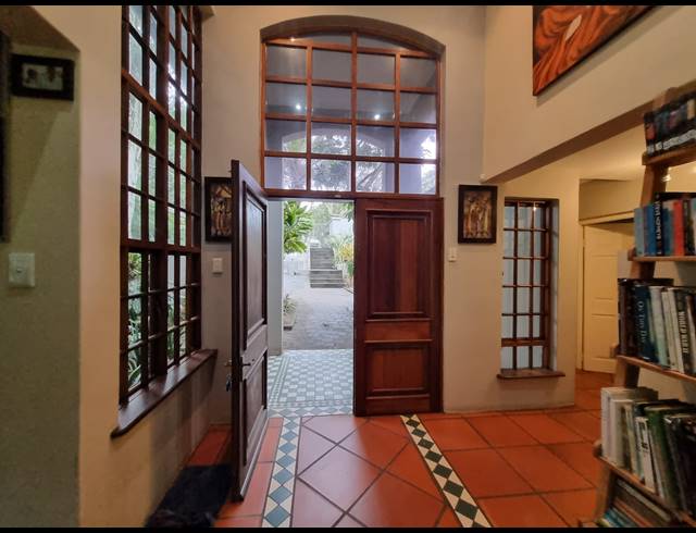 6 BEDROOM HOUSE FOR SALE IN MEER EN SEE